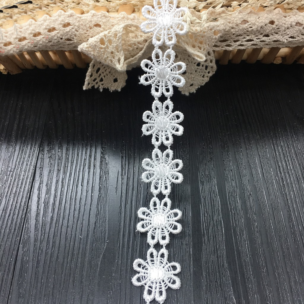 Tissu en dentelle à fleurs cre - Lace Ribbon Trim avis et prix